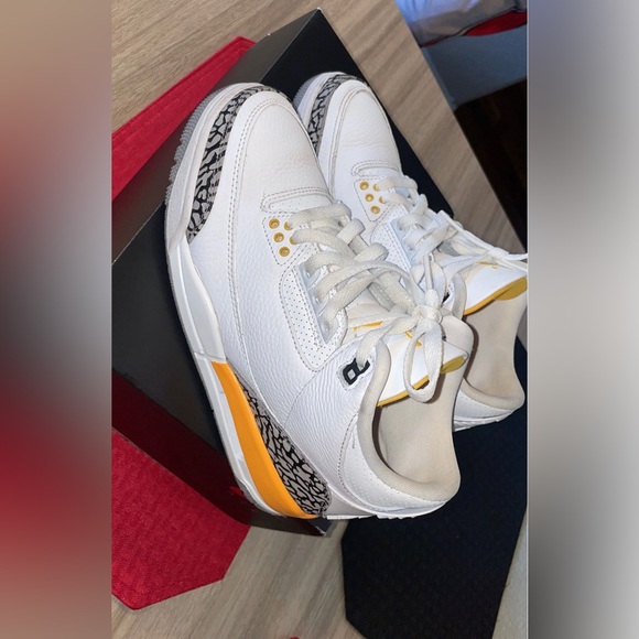 WMNS AIR JORDAN 3 RETRO 'LASER
ORANGE' - Picture 2 of 3